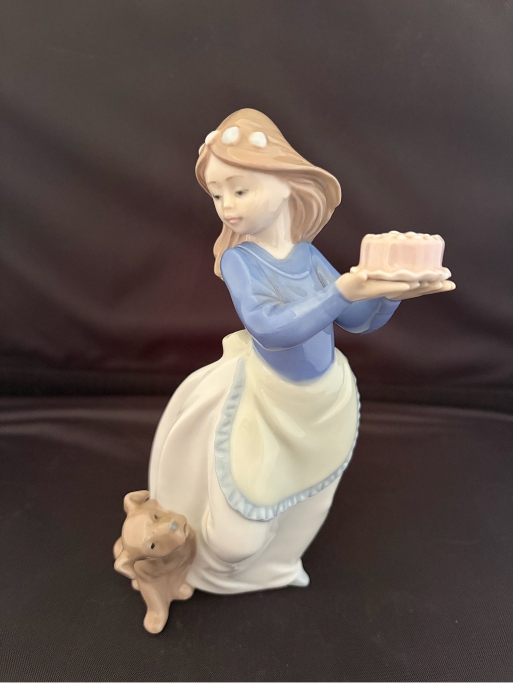 Lladro Nao Porcelain Girl Figurine ‘A Puppy’s Surprise’